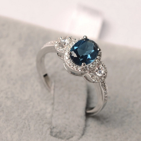 Anello in Lega con Pietra Blu Ovale Stile Corte Vintage per Donna Elegante Anello da Dito Geometrico con Strass Gioielli