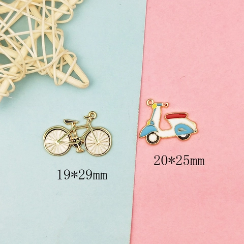 Ciondoli in Lega Smaltata Bicicletta Scooter Metallo Placcato Oro Veicoli Vintage Pendenti per Fai da Te Collana Bracciale