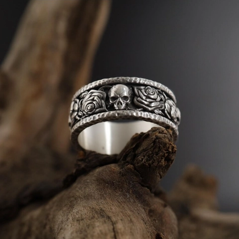 Vintage Punk Herren Legierung Ring Mit Gothischen Totenkopf Und Rosenblüten Mustern Relief Galvanisiert Band Schmuck Geschenk