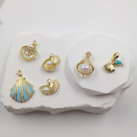 Copper Ocean Shell Pendant Necklace For Women Artificial Pearl Rhinestone Enamel Whale Clavicle Chain Jewelry