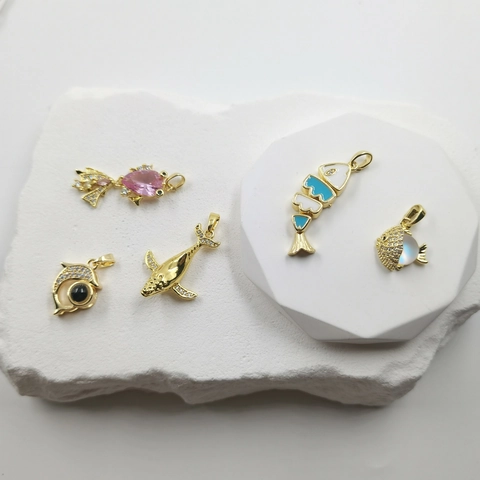 Copper Animal Pendant Necklace Rhinestone Inlaid Gold Plated Marine Fish Whale Dolphin Clavicle Chain Jewelry For Women