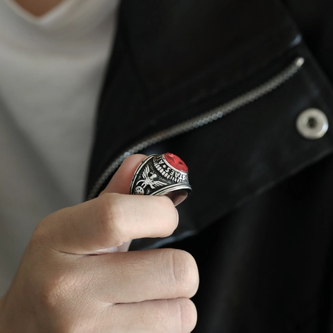 Anillo Air Force de Acero de Titanio Vintage para Hombre Relieve de Águila con Gran Diamante de Imitación Rojo Anillo de Sello Estilo Militar