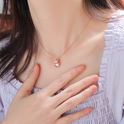 Titanium Steel Dancing Stone Crown Necklace For Women Rose Gold Gold Silver Rhinestone Inlaid Clavicle Chain Jewelry