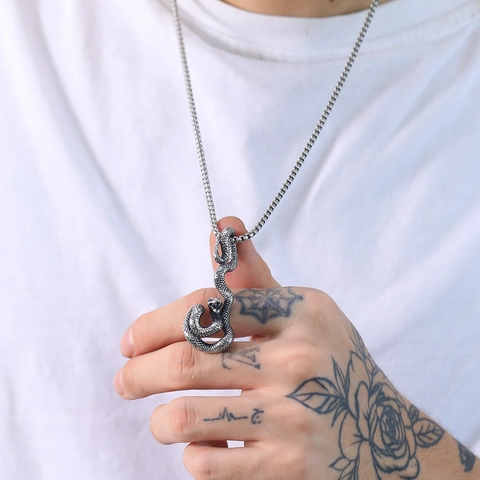Retro Roestvrij Stalen Slang Hanger Ketting Voor Mannen Punk Hip Hop Dier Slang Sieraden Vintage Gelakte Distressed Afwerking
