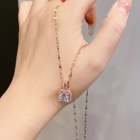 Collana con Pendente Quadrato Halo in Strass in Acciaio al Titanio di Lusso per Donna Catena a Clavicola Geometrica Gioielli Oro Argento Oro Rosa