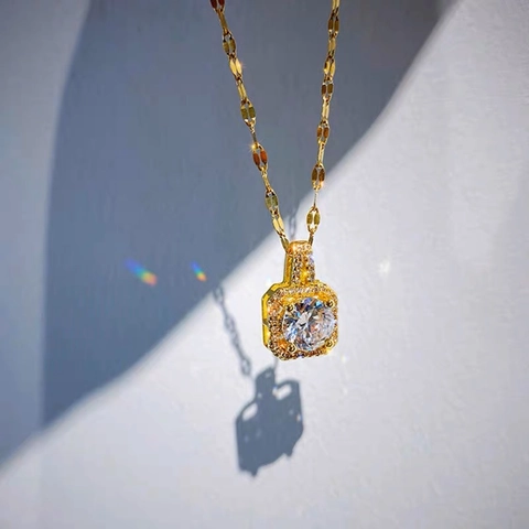 Collana con Pendente Quadrato Halo in Strass in Acciaio al Titanio di Lusso per Donna Catena a Clavicola Geometrica Gioielli Oro Argento Oro Rosa