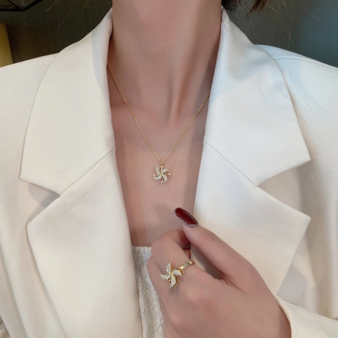 Rotatable Windmill Pendant Necklace For Women Titanium Steel Pave Rhinestone Spinning Spinner Necklace Lightweight Fashion Jewelry Gift
