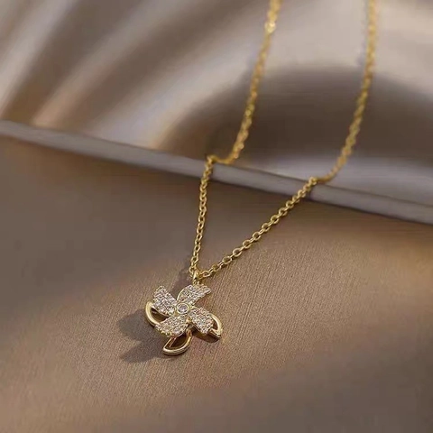 Rotatable Windmill Pendant Necklace For Women Titanium Steel Pave Rhinestone Spinning Spinner Necklace Lightweight Fashion Jewelry Gift