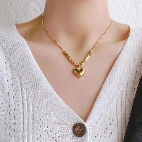 Collana Con Pendente a Cuore in Acciaio al Titanio da Donna Placcata in Oro Decorazione a Blocchi Quadrati Gioielli Minimalisti