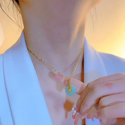Collana Cinese Vintage in Acciaio al Titanio Elegante Ciondolo a Zucca Giada Artificiale Ping An Kou Strass Oro Collana
