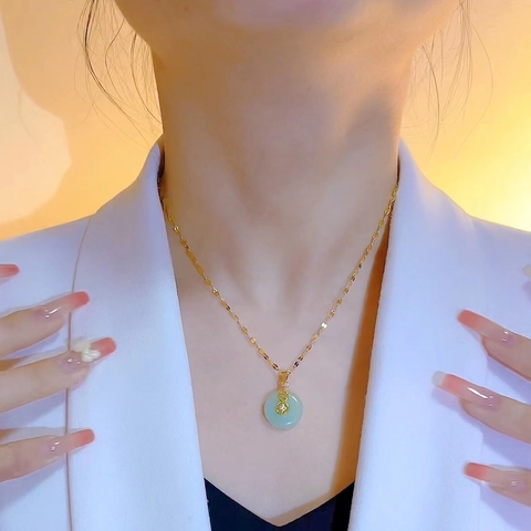 Collana Cinese Vintage in Acciaio al Titanio Elegante Ciondolo a Zucca Giada Artificiale Ping An Kou Strass Oro Collana