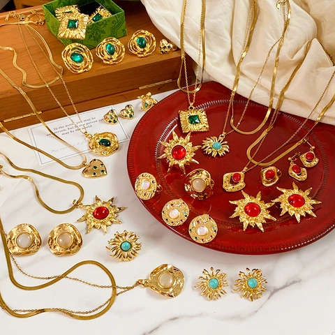 Vintage Titanium Steel Rhinestone Jewelry Set For Women Layered Snake Chain Sunflower Heart Pendant Necklace Earrings Ring Set