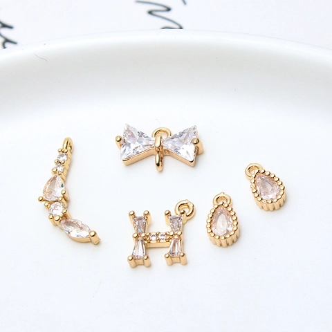 Colgantes de Cobre con Circonita DIY Lazo Letra H Luna Abeja Copo de Nieve Formas de Gota Dijes para Creación de Joyas