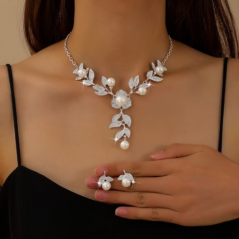 Vintage Legierung Blume Künstliche Perle Schmuckset Strass Halskette Ohrringe Für Damen Hochzeit Braut Bankett Accessoire Geschenk