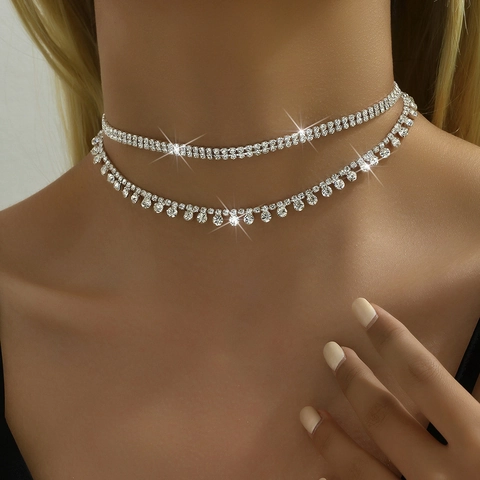Élégant Collier Ras du Cou à Double Couche de Strass avec Gland pour Femmes Collier Multicouche en Cuivre Brillant Bijoux de Fête