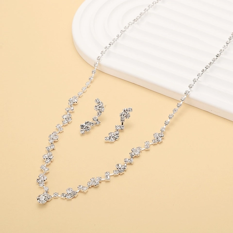 Luxurious Elegant Rhinestone Jewelry Set For Women Shiny V-Shape Claw Chain Necklace Earrings Bracelet Party Set Wedding Jewelry