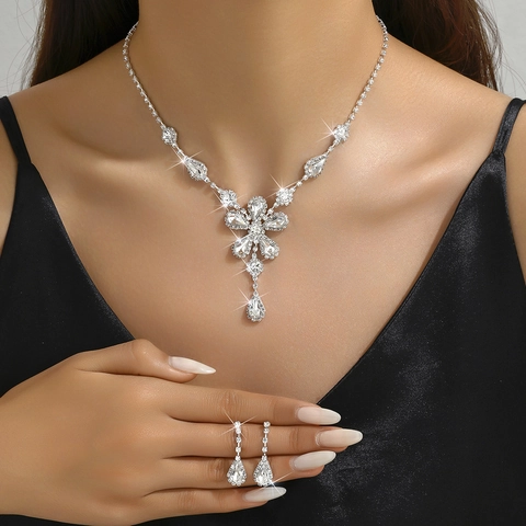 Elegante Set di Collana e Orecchini in Rame con Fiori e Strass Ciondolo a Goccia Set di Gioielli da Sposa per Donna Festa