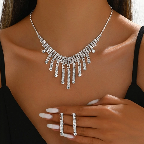 Lussuoso Set di Gioielli con Collana e Orecchini a Nappina in Lega di Rame e Strass per Sposa Matrimonio Banchetto Donna