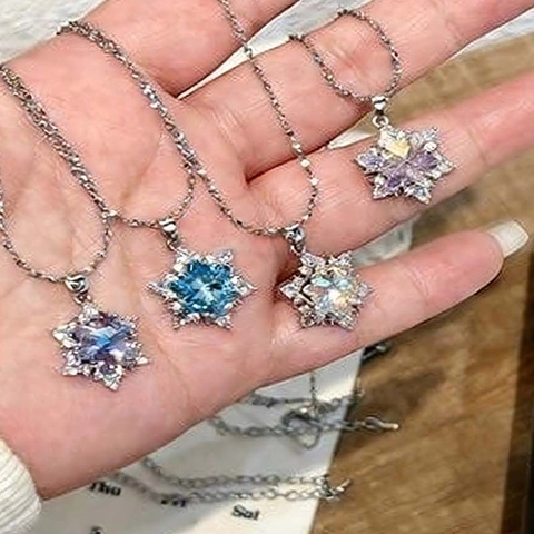 Snowflake Pendant Necklace Zinc Alloy Rhinestone Choker For Women Elegant Winter Christmas Jewelry Gift