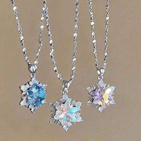 Snowflake Pendant Necklace Zinc Alloy Rhinestone Choker For Women Elegant Winter Christmas Jewelry Gift