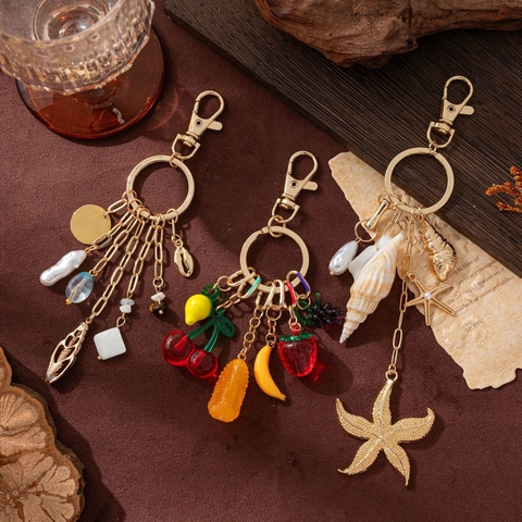 Bijou de Sac Porte-clés en Cuivre Plaqué Or 14K Avec Pendentifs de Fruits et Coquillages pour Décoration Sac à Dos Femme Cadeau