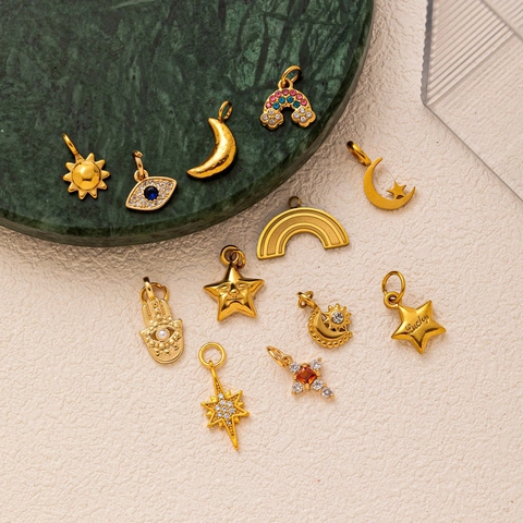 Collana con Ciondolo Celeste in Acciaio Inossidabile per Donna Placcato Oro Sole Luna Stella Malocchio Arcobaleno Mano di Fatima