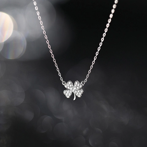Korean Style Four Leaf Clover Pendant Necklace For Women Zinc Alloy Rhinestone Elegant Lucky Leaf Choker Jewelry Gift
