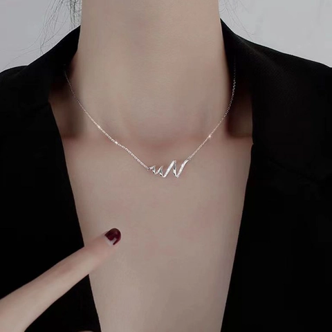 Minimalist Zinc Alloy Rhinestone Spiral Wave Snake Pendant Necklace For Women Silver Color Elegant Clavicle Chain Jewelry Gift