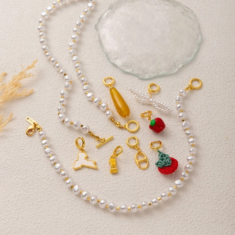 Trendy Faux Artificial Pearl Chain Keychain With Fruit Apple Tomato Taxi Bow Charms For Bag Pendant Women Fashion Jewelry Accessory