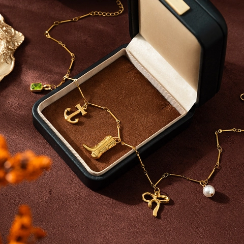 Collana con Pendente in Acciaio Inossidabile Ancora Stivale Fiocco Oro 18K Placcato Strass Perla Artificiale per Uomo Donna