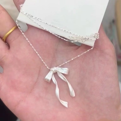 French Style 3D Ribbon Bow Pendant Necklace For Women Zinc Alloy Silver Plated Streamer Clavicle Chain Jewelry Gift