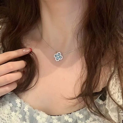 Zinc Alloy Rhinestone Clover Pendant Necklace For Women Elegant Flower Shape Clavicle Chain Jewelry Accessory For Everyday Wear Gift