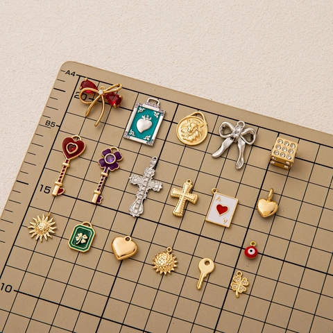 18K Gold Plated Copper Pendant Heart Cross Bow Sun Lion Poker Dice Key Four-leaf Clover Jewelry Accessories For Women