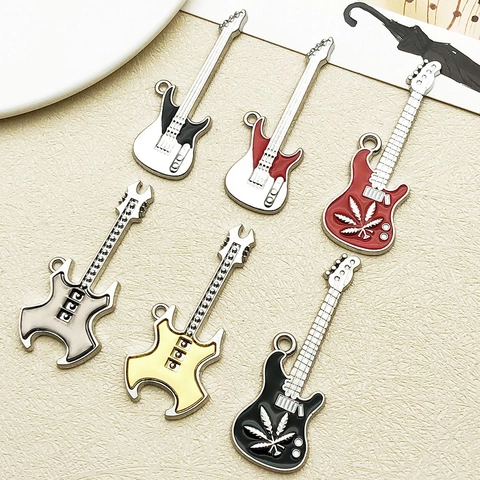Ciondoli in Lega a Forma di Chitarra Smaltata DIY Creativi Hip Hop Strumento Musicale Charms per Creazione Gioielli