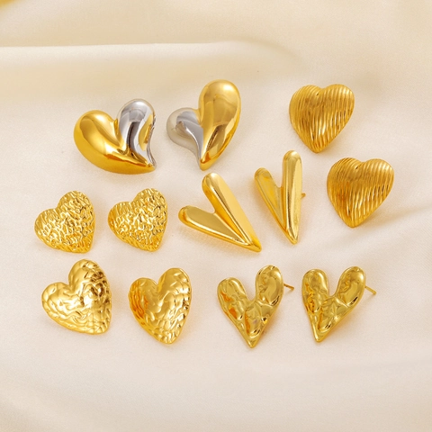 Vintage Stainless Steel Heart Stud Earrings For Women 18K Gold Plated Retro Geometric Heart Shape Earrings Fashion Jewelry