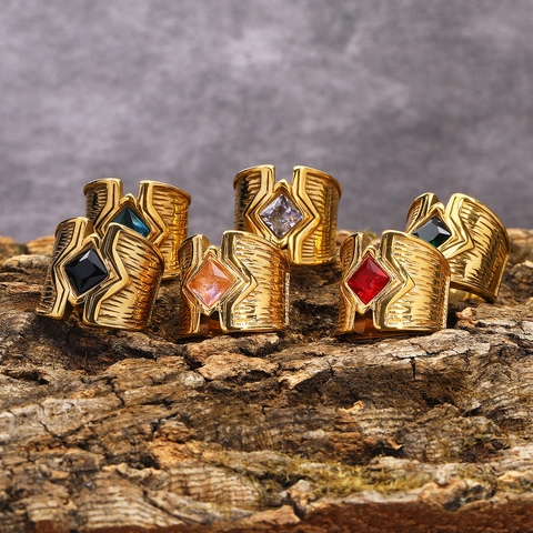 Anello a Fascia Larga in Acciaio Inossidabile Vintage per Uomo Donna Placcato Oro con Strass Quadrato Intarsiato Geometrico Texture Punk Gioielli