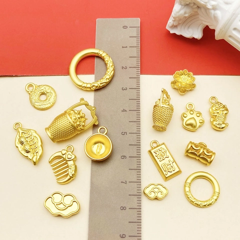 Pendenti in Lega di Zinco Oro Opaco Vintage Simboli Auspicati Cinesi Tradizionali Accessori Gioielli DIY Loto Pixiu Gatto Fortuna Solo Pendente (Senza Catena)