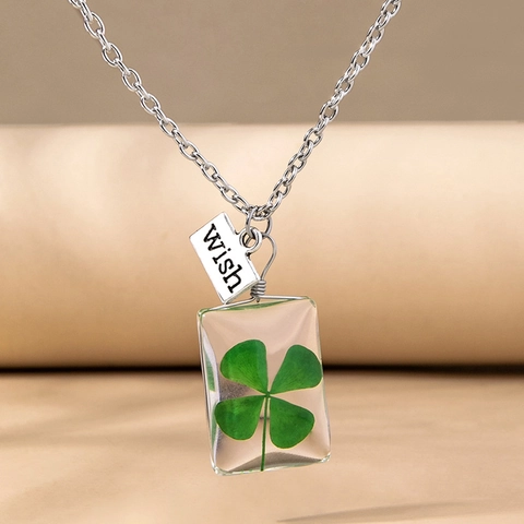 Creative Resin Dried Flower Necklace Transparent Lucky Four-Leaf Clover Specimen Pendant Necklace With Wish Metal Tag For Women Jewelry Gift