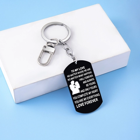 Stainless Steel Dog Tag Keychain Couple Hugging Silhouette Engraved Romantic Quotes Keyring Gift For Valentine's Day