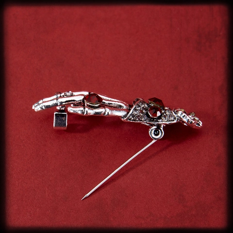 Gothic Skeleton Hand Brooch Halloween Antique Silver Alloy Red Rhinestone Skull Palm Pin Punk Accessory For Party Unisex Jewelry
