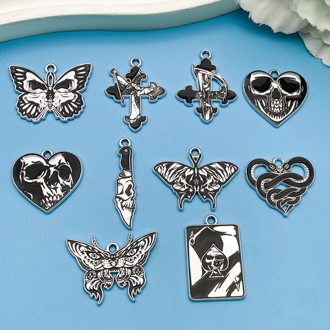 Colgantes de Esmalte de Aleación de Zinc Gótico Oscuro Calavera Mariposa Cruz Corazón Serpiente Daga As de Picas Halloween Accesorios de Creación de Joyas DIY