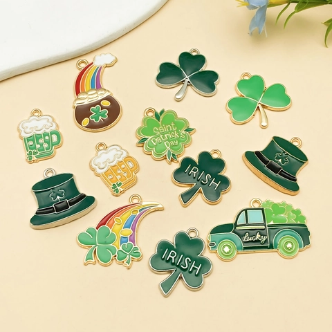 Pendentifs en Alliage de Zinc Émaillé Saint-Patrick pour Fabrication Bijoux DIY Trèfle Chanceux Arc-en-Ciel Chope Bière Chapeau Camion