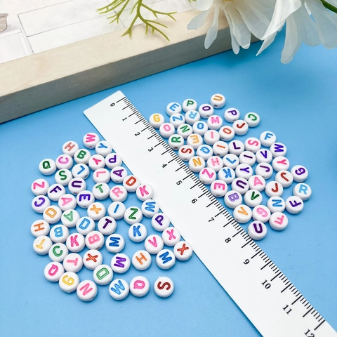 Cuentas de Letras del Alfabeto de Acrílico Planas y Redondas Fondo Blanco Cuentas de Colores Para la Creación de Joyas DIY Pulseras Cuentas Espaciadoras