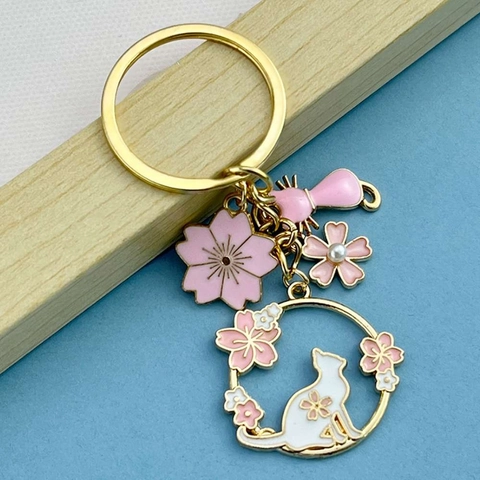 Simpatico Portachiavi Gatto Sakura in Lega di Zinco Smalto Rosa Fiori di Ciliegio Con Perla Artificiale Ciondolo Borsa Regalo Donna