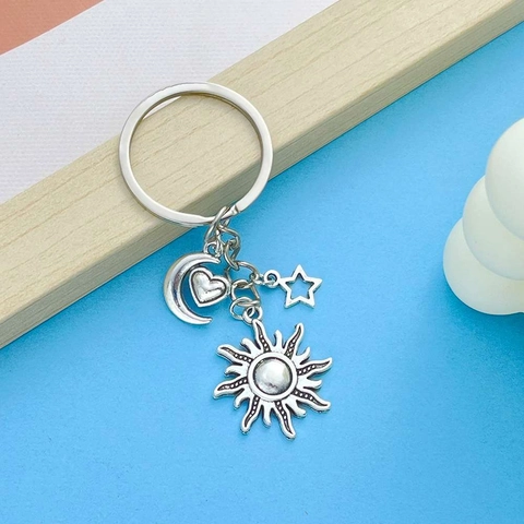 Vintage Antique Silver Celestial Keychain Sun Moon Star Heart Pendant Alloy Metal Key Ring Bag Charm For Men Women Gift