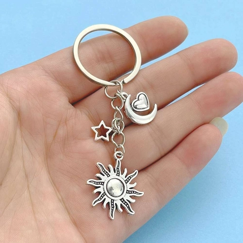 Vintage Antique Silver Celestial Keychain Sun Moon Star Heart Pendant Alloy Metal Key Ring Bag Charm For Men Women Gift