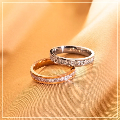Anillo Eternity de Acero Inoxidable para Mujer Lujo Ligero Con Incrustaciones de Strass Anillo Geométrico Joyería de Moda Regalo