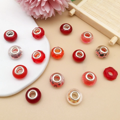 Cuentas de Charm de Agujero Grande Rojas para Creación de Joyas DIY Estilo Europeo Cuentas Espaciadoras de Resina Patrón Corazón