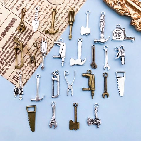 Breloques d'Outils en Alliage Vintage Clé à Molette Marteau Hache Scie Pendentifs pour Fabrication de Bijoux DIY Décoration de Porte-clés