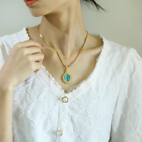 Vintage Palace Style Titanium Steel Pendant Necklace French Elegant Oval Artificial Gemstone Inlaid Jewelry For Women
